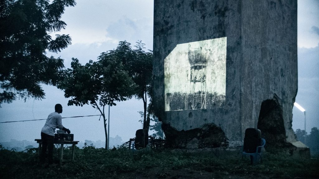 Photo 2 TOGOLAND_PROJECTIONS_-_01_-_c_Les_Films_de_loeil_sauvage_maxim_film_UGP
